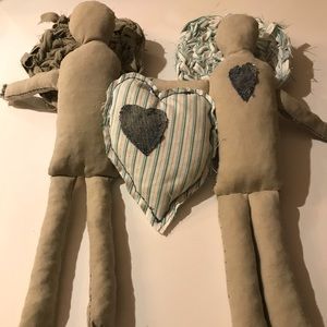 5 piece primitive 2 dolls,2 mini rag rugs ,1 heart